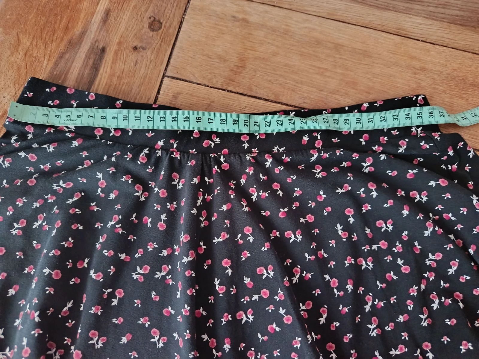 Zwarte gebloemde rok. Maat 36 – photo 3